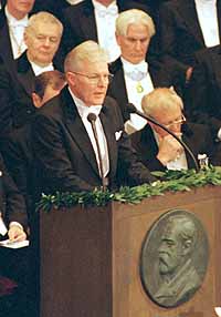 Sten Lindahl addressing the Nobel assembly