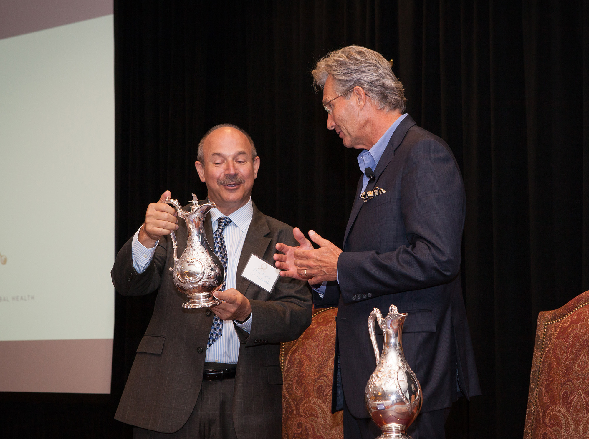 Dr. Bruce A. Buetler receiving the 2015 Lindahl Lecture
